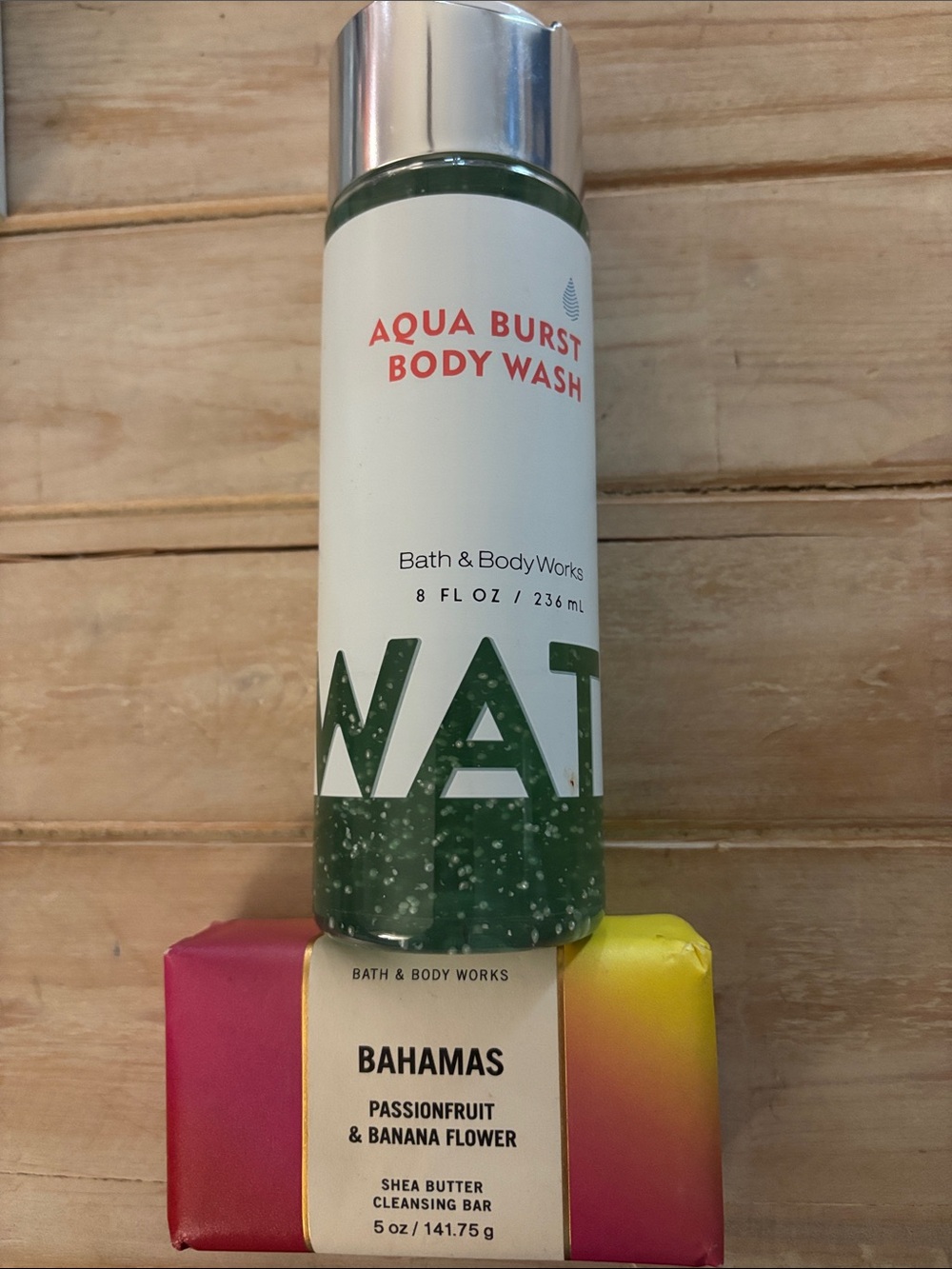 BBW Aqua Burst Body Wash/Bahamas passionfruit and banana flower (927)